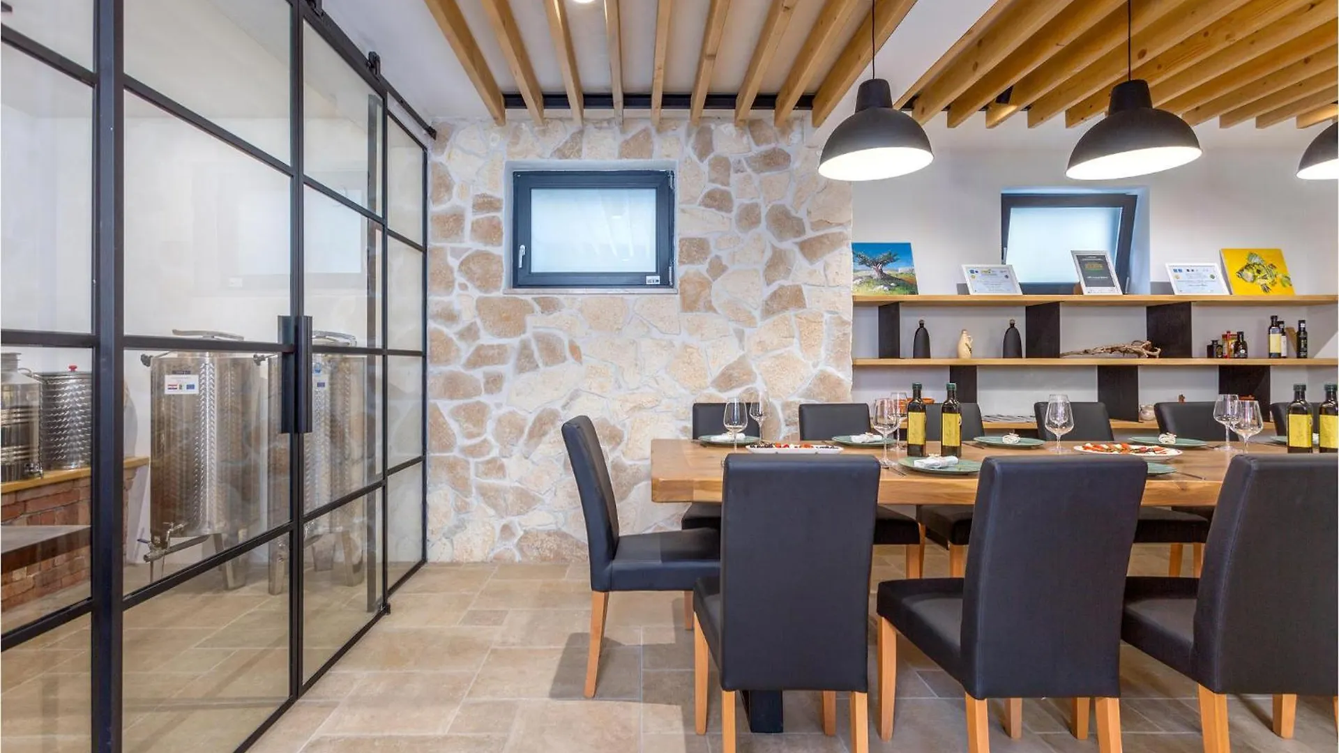 3 Bedroom Lovely Home In Jurdani 0*,