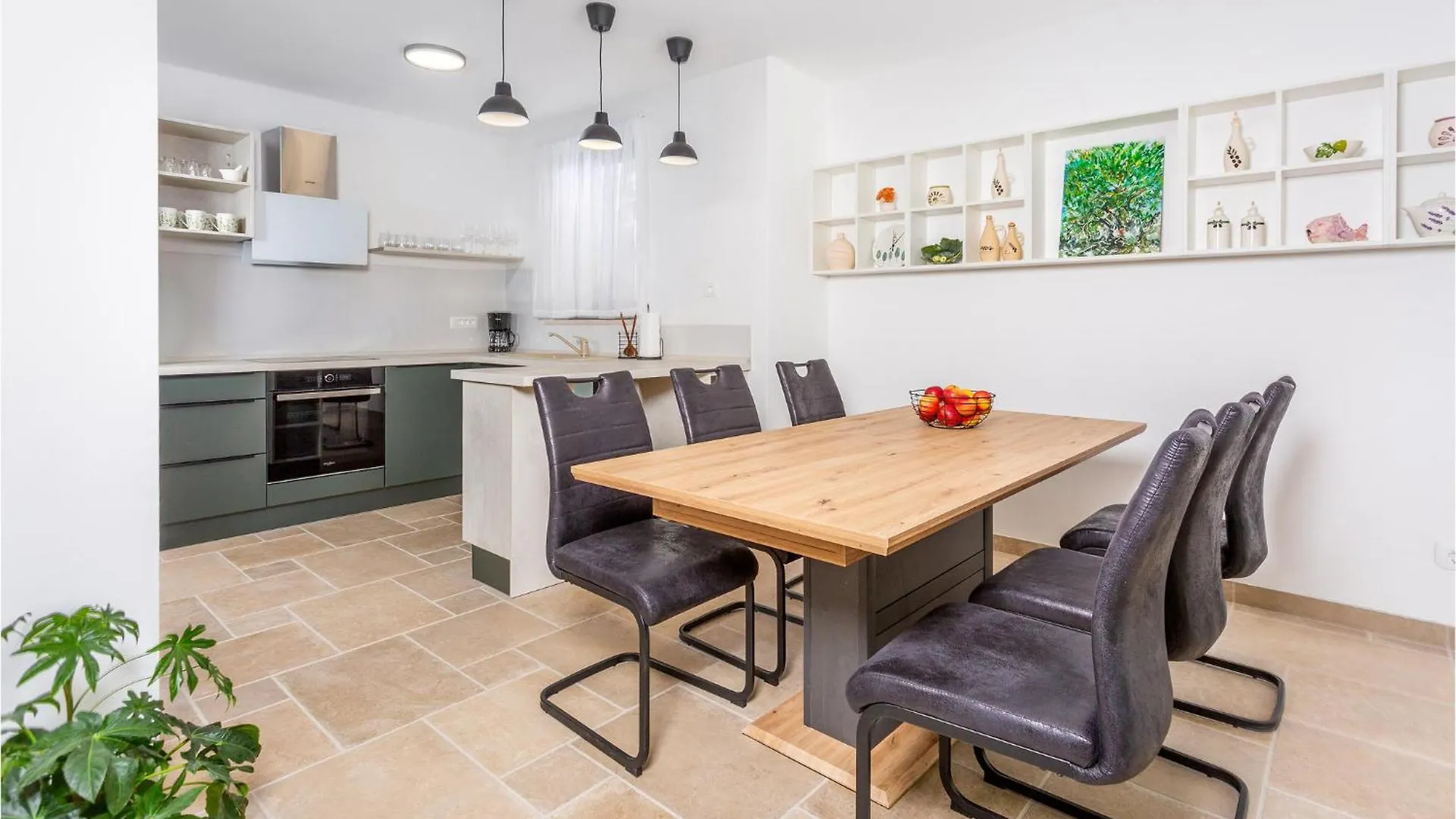 3 Bedroom Lovely Home In Jurdani Holiday home