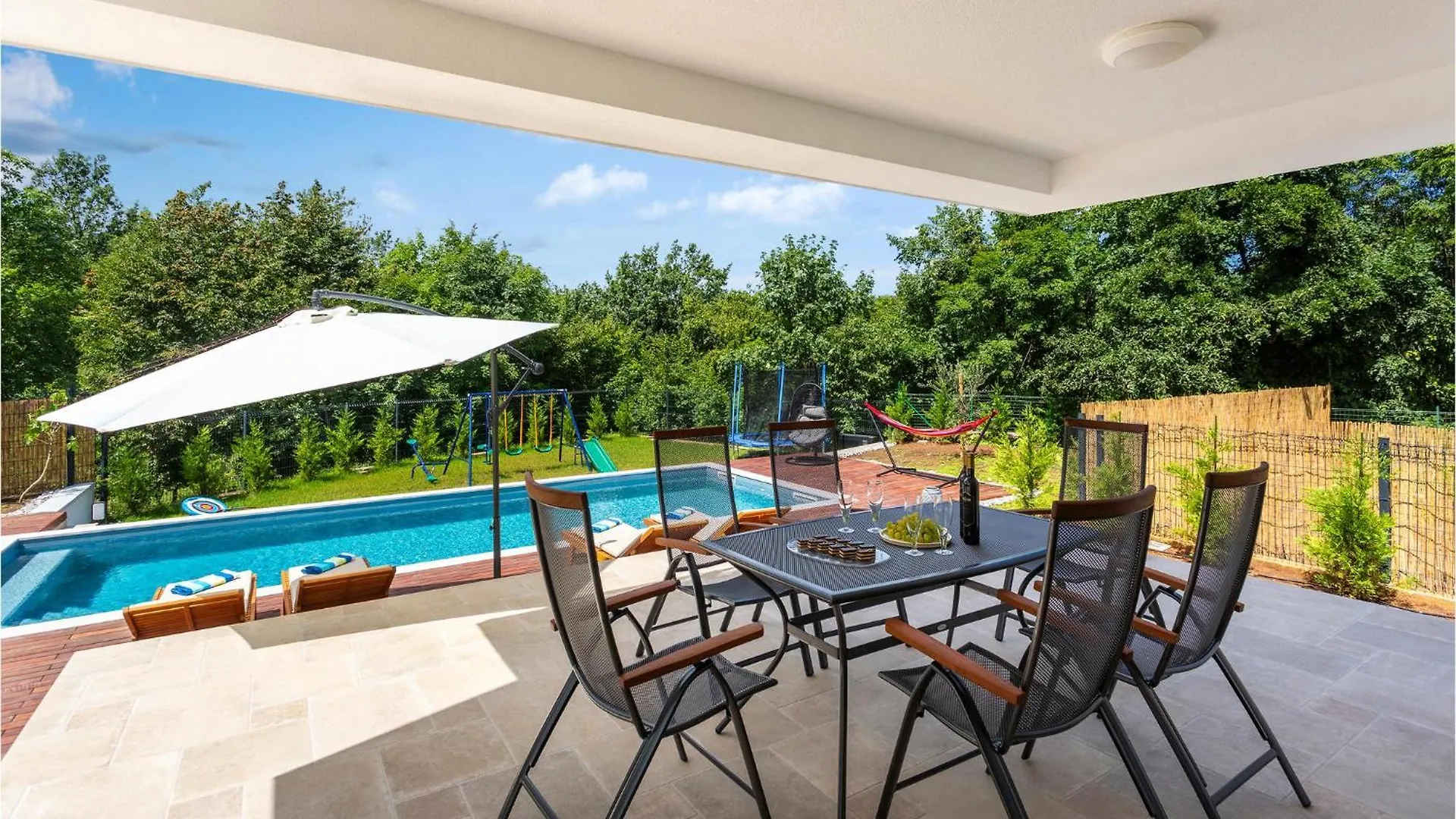 3 Bedroom Lovely Home In Jurdani
