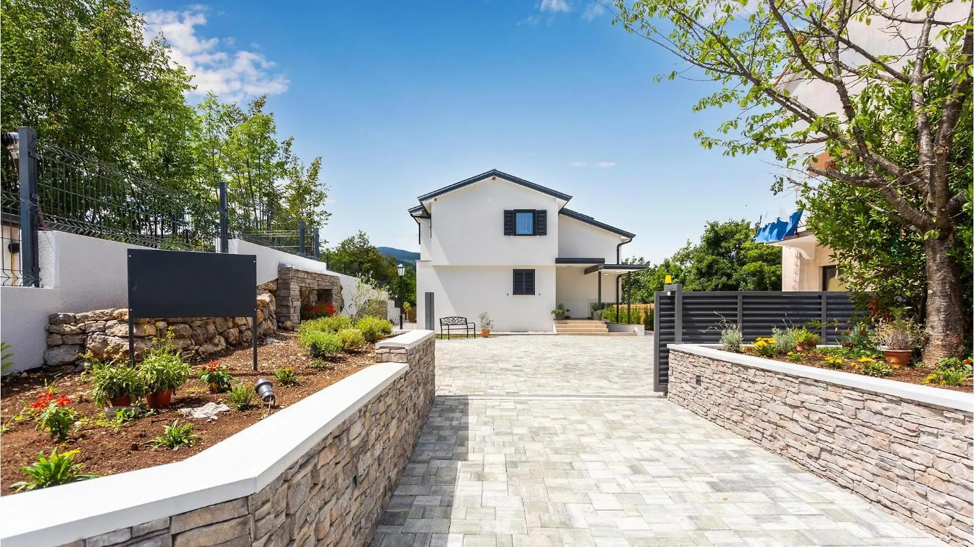 Holiday home 3 Bedroom Lovely Home In Jurdani Croatia