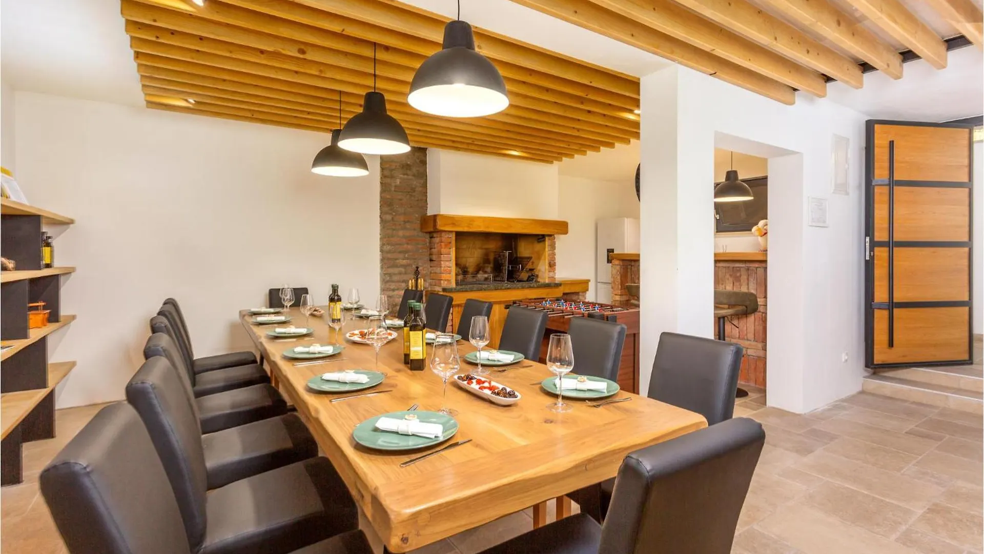 3 Bedroom Lovely Home In Jurdani Holiday home